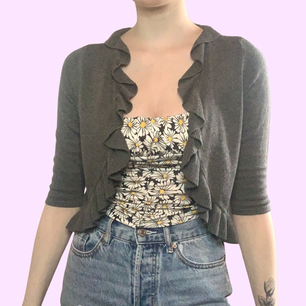 89th & Madison cropped grey ruffle cardigan S